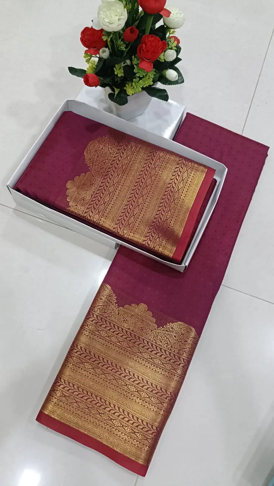 Scalloped Floral Vine Brocade Soft Silk Saree